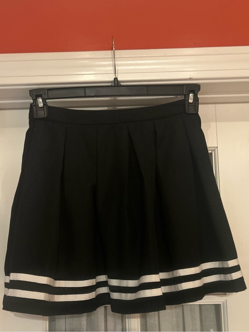 Hot Topic Black Pleated Mini Skirt White Striped Hem Zip, Junior’s SM - Picture 3 of 3
